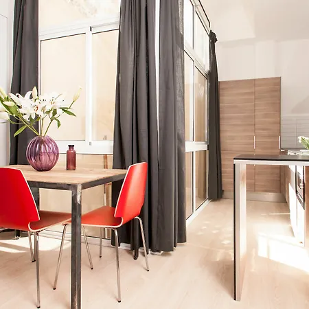 Short Group Gracia Serviced Apartment